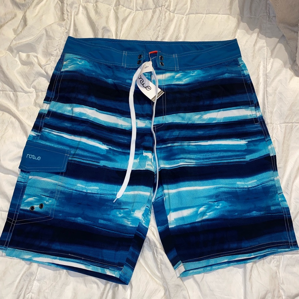 Men’s board shorts. Size 34 (L)